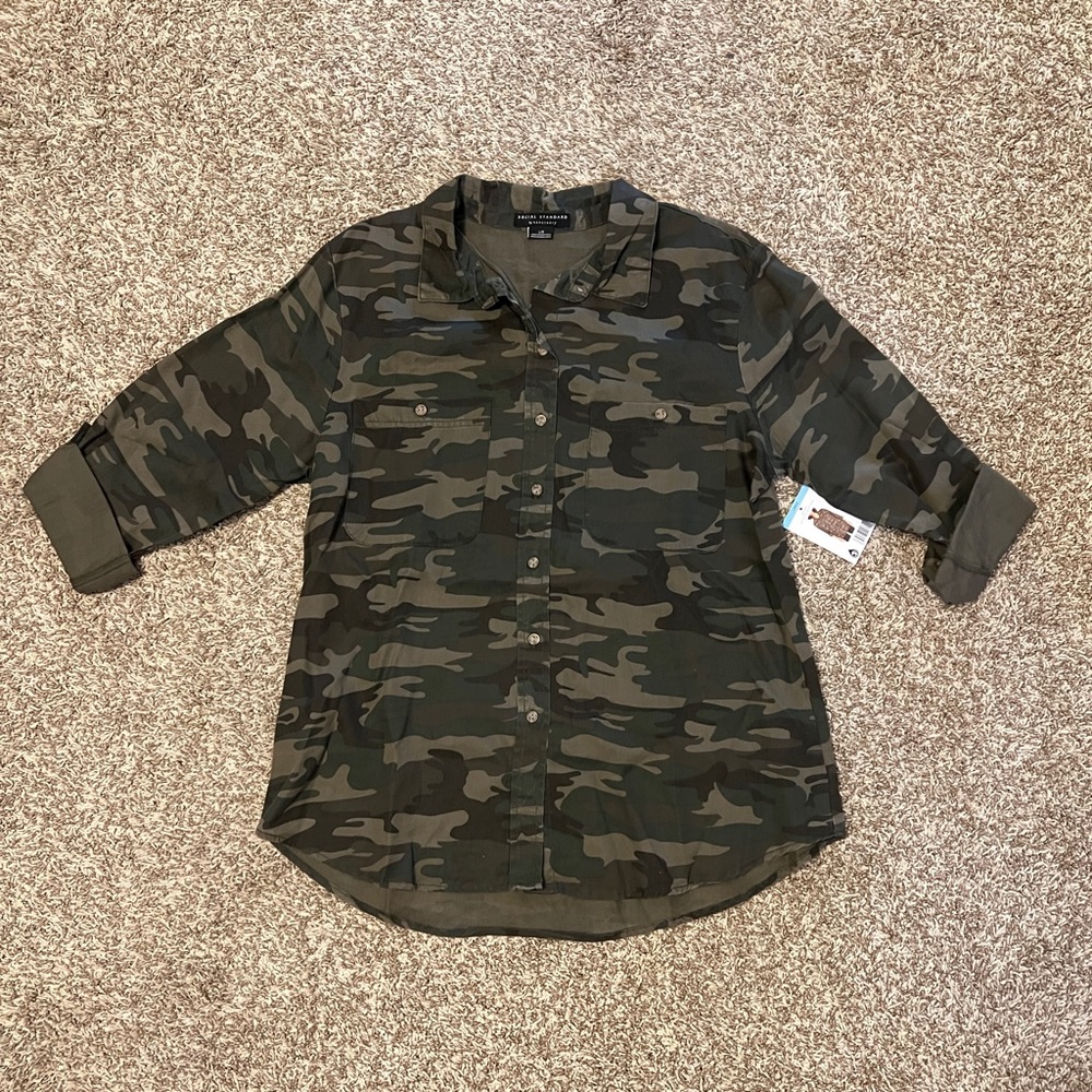 NWT Social Standard by Sanctuary Boyfriend Camo Button Down green large